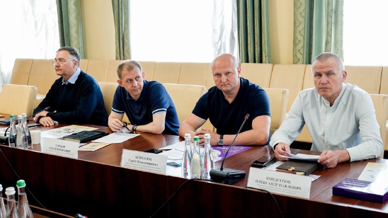 Сьогодні спільно з керівниками структурних підрозділів обласної військової адміністрації та керівниками... Сьогодні спільно з керівниками структурних підрозділів обласної військової адміністрації та керівниками...