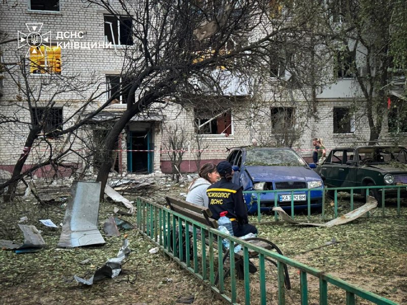 #Київщина: внаслідок ворожої атаки загинули 3 людини, 12 постраждали
Внаслідок російської ракетної атаки на... #Київщина: внаслідок ворожої атаки загинули 3 людини, 12 постраждали
Внаслідок російської ракетної атаки на...