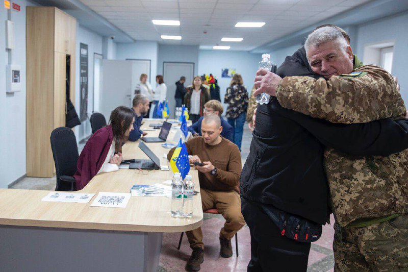 Разом з мером Риги Вієстурсом Кляйнберґсом відкрили в Дарницькому районі Центр комплексної підтримки для ветеранів та їх родин «Київ Мілітарі Хаб» Разом з мером Риги Вієстурсом Кляйнберґсом відкрили в Дарницькому районі Центр комплексної підтримки для ветеранів та їх родин «Київ Мілітарі Хаб»