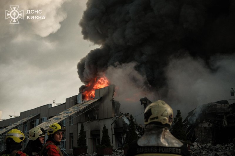 #Київ: за оновленими даними 9 людей загинули, 34 - постраждали через російську атаку по місту
❗ Ліквідація наслідків триває, працюють всі служби #Київ: за оновленими даними 9 людей загинули, 34 - постраждали через російську атаку по місту
❗ Ліквідація наслідків триває, працюють всі служби