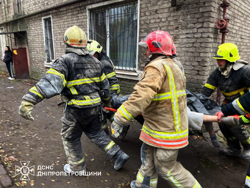 📍У Кам’янському рятувальники дістали з-під завалів багатоповерхівки тіло чоловіка 📍У Кам’янському рятувальники дістали з-під завалів багатоповерхівки тіло чоловіка