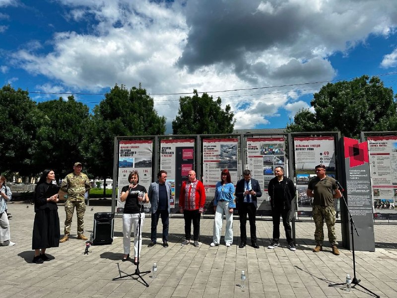 Пам’ять про оборонців Луганського аеропорту має бути вшанована окремою датою – у Києві відкрили тематичну виставку Пам’ять про оборонців Луганського аеропорту має бути вшанована окремою датою – у Києві відкрили тематичну виставку