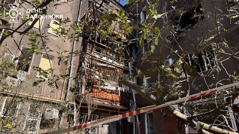 ❗UPD: У Запоріжжі рятувальники деблокували з-під завалів тіла 2 загиблих на місці удару рф по житловому будинку ❗UPD: У Запоріжжі рятувальники деблокували з-під завалів тіла 2 загиблих на місці удару рф по житловому будинку