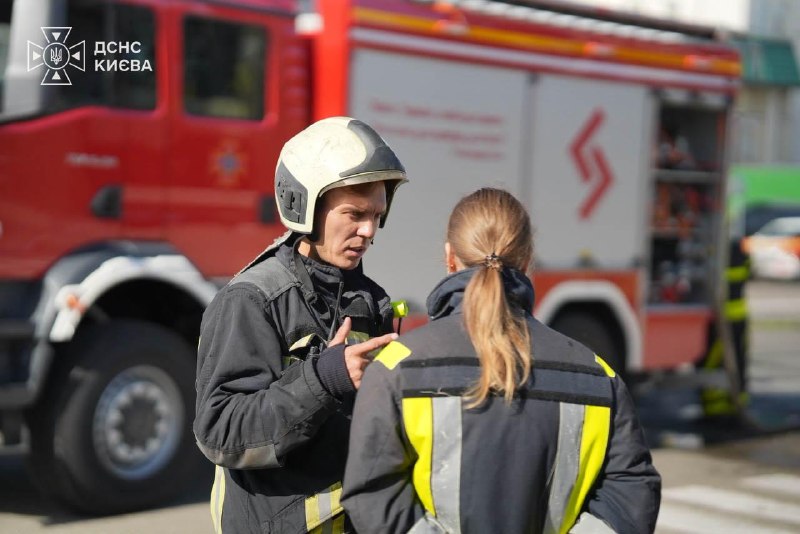 #Київ: до 3 людей зросла кількість жертв російської атаки по столиці в ніч на 8 вересня, ще 25 людей постраждали #Київ: до 3 людей зросла кількість жертв російської атаки по столиці в ніч на 8 вересня, ще 25 людей постраждали