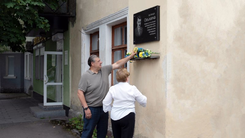 Сьогодні ми відзначаємо 119 років від дня народження Олега Ольжича. Його життєвий шлях досі залишається для нас прикладом незламної волі Сьогодні ми відзначаємо 119 років від дня народження Олега Ольжича. Його життєвий шлях досі залишається для нас прикладом незламної волі