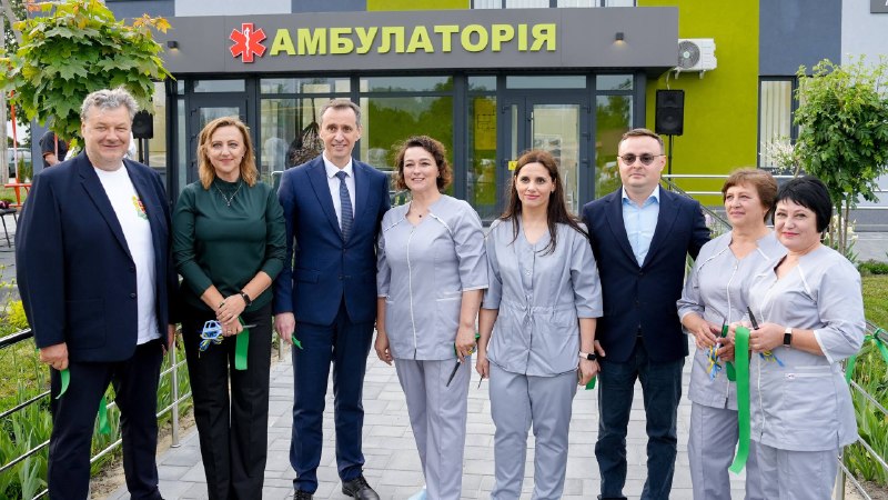 Разом із міністром охорони здоров’я України Віктором Ляшком, народними депутатами та представниками медичної... Разом із міністром охорони здоров’я України Віктором Ляшком, народними депутатами та представниками медичної...