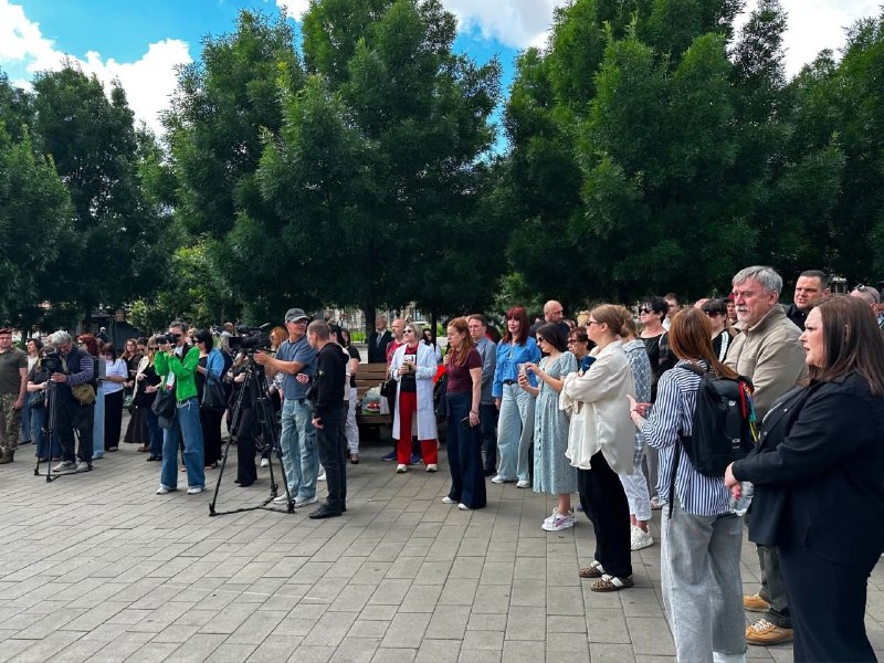 Пам’ять про оборонців Луганського аеропорту має бути вшанована окремою датою – у Києві відкрили тематичну виставку Пам’ять про оборонців Луганського аеропорту має бути вшанована окремою датою – у Києві відкрили тематичну виставку