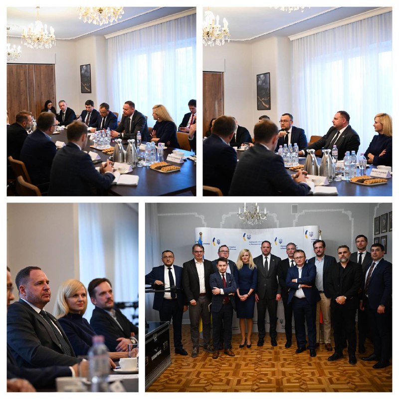 Сьогодні у Варшаві провів зустріч із провідними польськими аналітиками та лідерами думок Сьогодні у Варшаві провів зустріч із провідними польськими аналітиками та лідерами думок