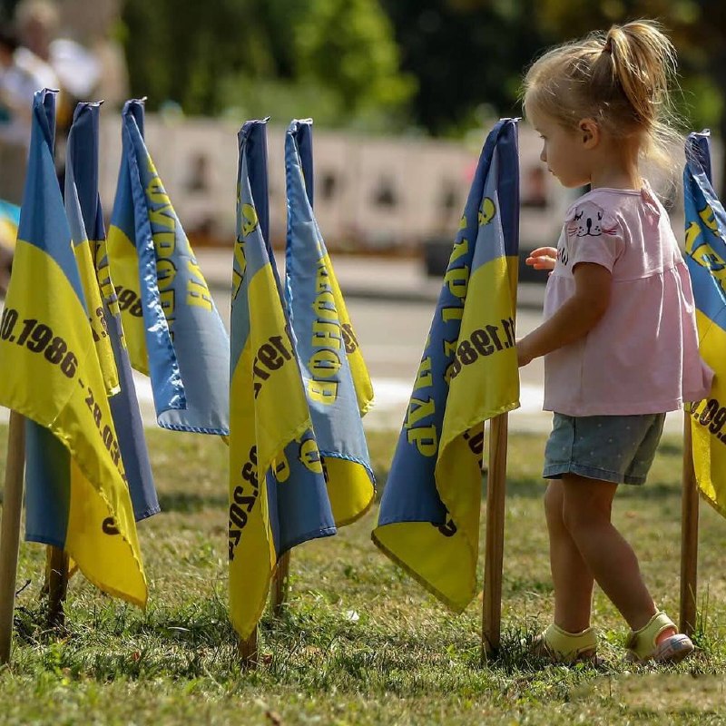 Наша незалежність - це Семенівка. Невелике північне місто, яке живе наввипередки ударам російських FPV-дронів Наша незалежність - це Семенівка. Невелике північне місто, яке живе наввипередки ударам російських FPV-дронів