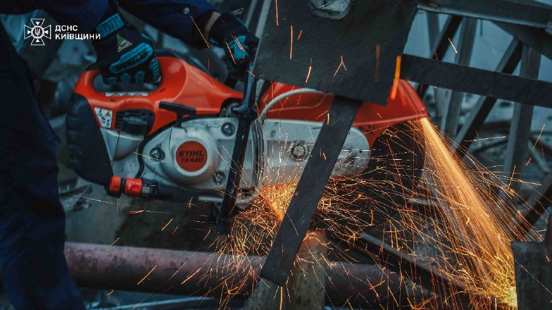 ▪️Після чергових російських атак на об’єкти інфраструктури Київщини до ліквідації наслідків залучений особовий... ▪️Після чергових російських атак на об’єкти інфраструктури Київщини до ліквідації наслідків залучений особовий...