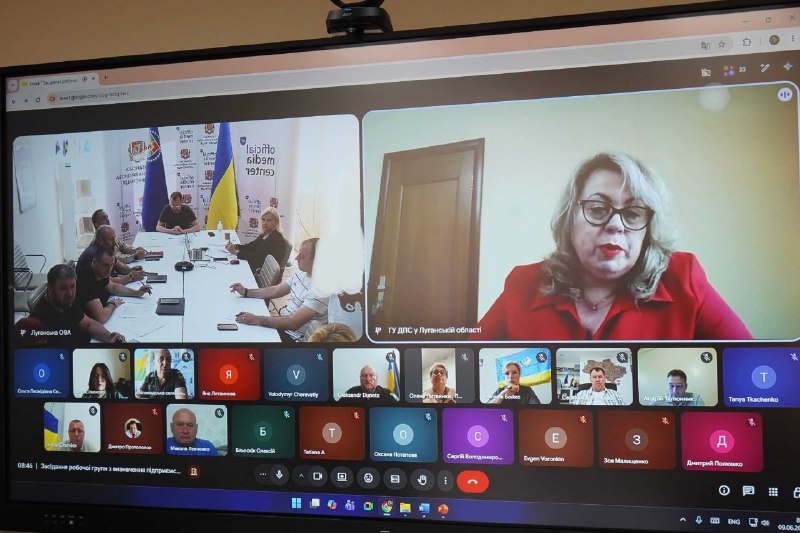 Менше 200 з 1500 працівників критично важливих підприємств Луганщини мають бронювання на період воєнного стану Менше 200 з 1500 працівників критично важливих підприємств Луганщини мають бронювання на період воєнного стану
