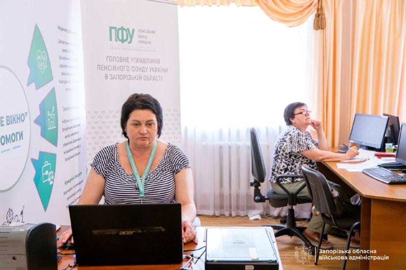 Один простір для десятків рішень: заступник Міністра відвідав Транзитний центр у Запоріжжі
Допомога евакуйованим Один простір для десятків рішень: заступник Міністра відвідав Транзитний центр у Запоріжжі
Допомога евакуйованим