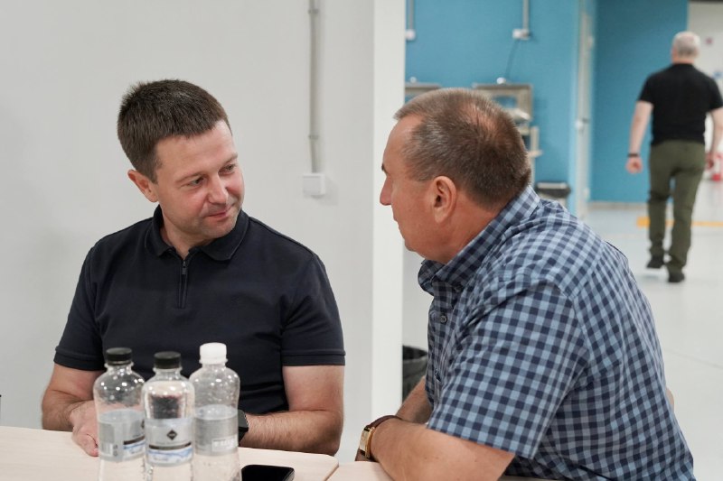 Разом із міністром у справах громад, територій та ВПО Віталієм Безгіним працювали в прикордонній Корюківській громаді. Разом із міністром у справах громад, територій та ВПО Віталієм Безгіним працювали в прикордонній Корюківській громаді.