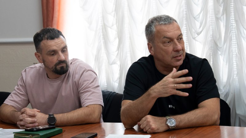 Провів розширену нараду з керівниками комунальних підприємств теплопостачання, представниками органів місцевого... Провів розширену нараду з керівниками комунальних підприємств теплопостачання, представниками органів місцевого...
