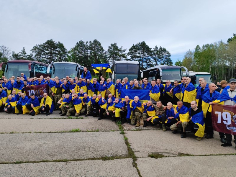 Наші вдома! 🇺🇦
Сьогодні Україна повернула з російського полону 205 воїнів Наші вдома! 🇺🇦
Сьогодні Україна повернула з російського полону 205 воїнів