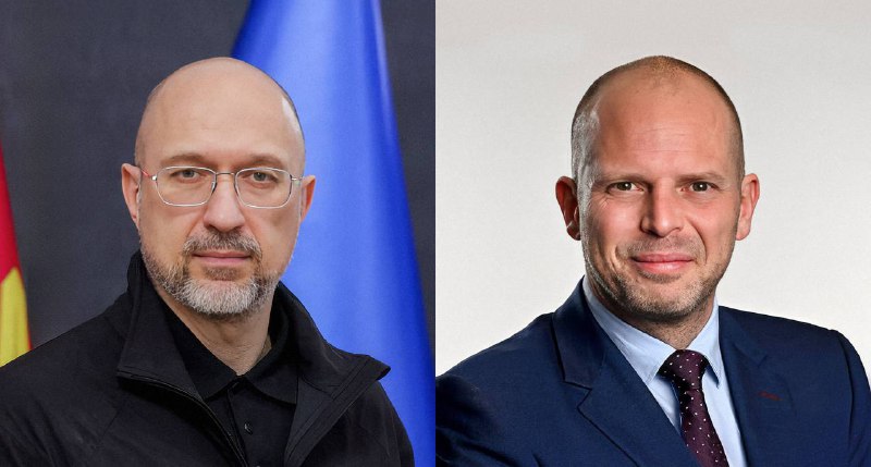 🇺🇦🇧🇪 Продуктивна розмова з Міністром оборони Бельгії Тео Франкеном.
Головна тема 🇺🇦🇧🇪 Продуктивна розмова з Міністром оборони Бельгії Тео Франкеном.
Головна тема
