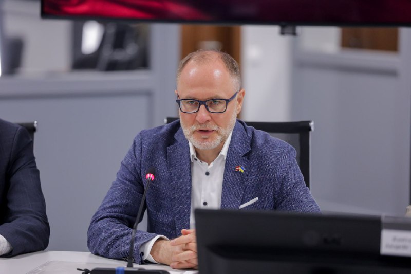 🇱🇻 Провів зустріч із Міністром оборони Латвії Андрісом Спрудсом.
Подякував за візит в Україну в ці важливі святкові дні 🇱🇻 Провів зустріч із Міністром оборони Латвії Андрісом Спрудсом.
Подякував за візит в Україну в ці важливі святкові дні