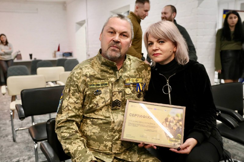 Разом із міністеркою у справах ветеранів Наталією Калмиковою передали сертифікати на житло 13 нашим воїнам Разом із міністеркою у справах ветеранів Наталією Калмиковою передали сертифікати на житло 13 нашим воїнам