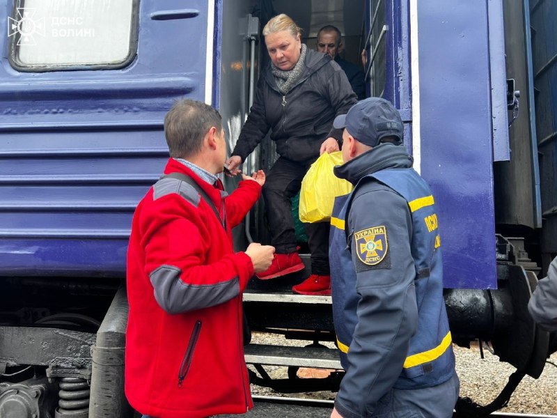🚂На Волинь прибув евакуаційний потяг з Донеччини
15 людей, які вимушено залишили свої оселі через війну 🚂На Волинь прибув евакуаційний потяг з Донеччини
15 людей, які вимушено залишили свої оселі через війну