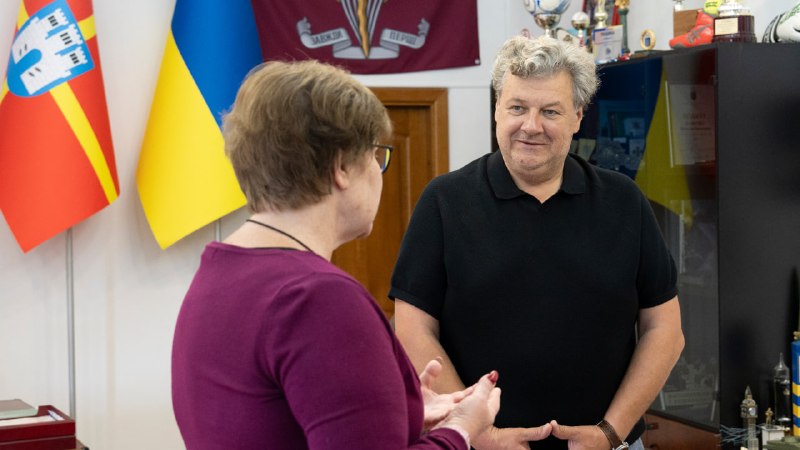 Разом з урядовою уповноваженою з ґендерної політики Секретаріату Кабінету Міністрів України Катериною Левченко Разом з урядовою уповноваженою з ґендерної політики Секретаріату Кабінету Міністрів України Катериною Левченко