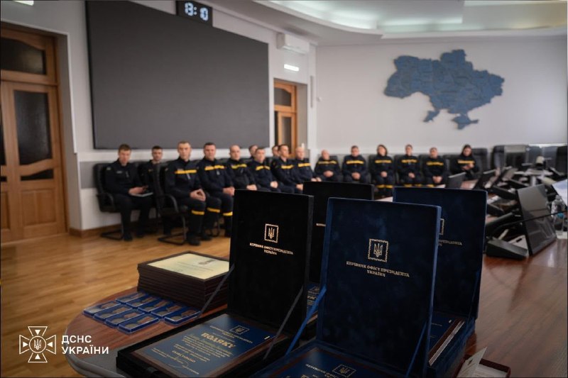 ‼️ З нагоди Дня захисників і захисниць України Голова ДСНС Андрій Даник відзначив рятувальників за мужність ‼️ З нагоди Дня захисників і захисниць України Голова ДСНС Андрій Даник відзначив рятувальників за мужність