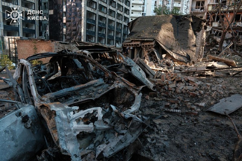 #Київ: за оновленими даними 9 людей загинули, 34 - постраждали через російську атаку по місту
❗ Ліквідація наслідків триває, працюють всі служби #Київ: за оновленими даними 9 людей загинули, 34 - постраждали через російську атаку по місту
❗ Ліквідація наслідків триває, працюють всі служби