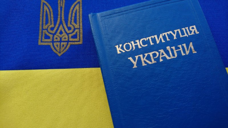 Сьогодні Україна відзначає одне із найважливіших державних свят — День Конституції. Сьогодні Україна відзначає одне із найважливіших державних свят — День Конституції.