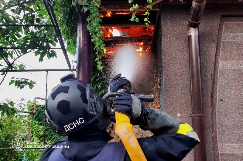 ❗Дніпропетровщина: вночі російські війська атакували чотири райони області
▪На Нікопольщині під ударами опинилися райцентр і три громади ❗Дніпропетровщина: вночі російські війська атакували чотири райони області
▪На Нікопольщині під ударами опинилися райцентр і три громади