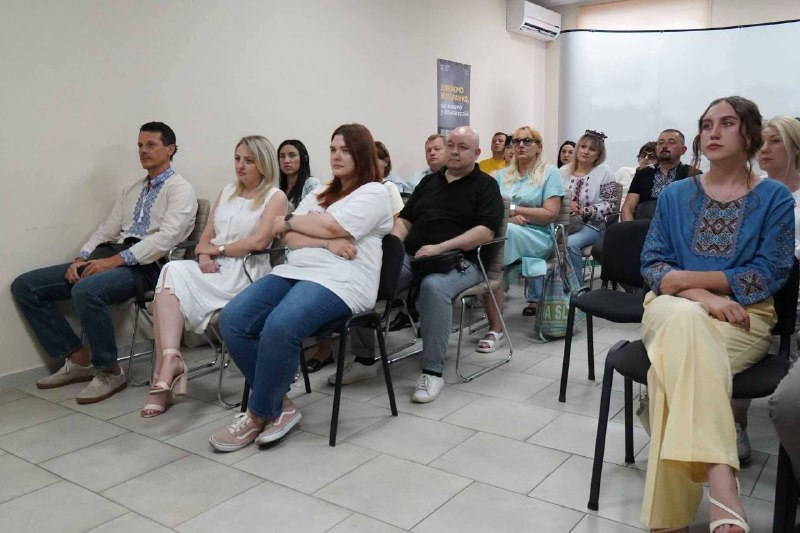 Луганський молодіжний конгрес організував у Дніпрі показ фільму про людей, які не дозволяють бойовим пораненням визначати їх подальше життя Луганський молодіжний конгрес організував у Дніпрі показ фільму про людей, які не дозволяють бойовим пораненням визначати їх подальше життя