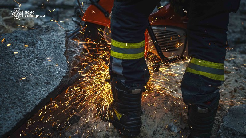 ▪️Після чергових російських атак на об’єкти інфраструктури Київщини до ліквідації наслідків залучений особовий... ▪️Після чергових російських атак на об’єкти інфраструктури Київщини до ліквідації наслідків залучений особовий...