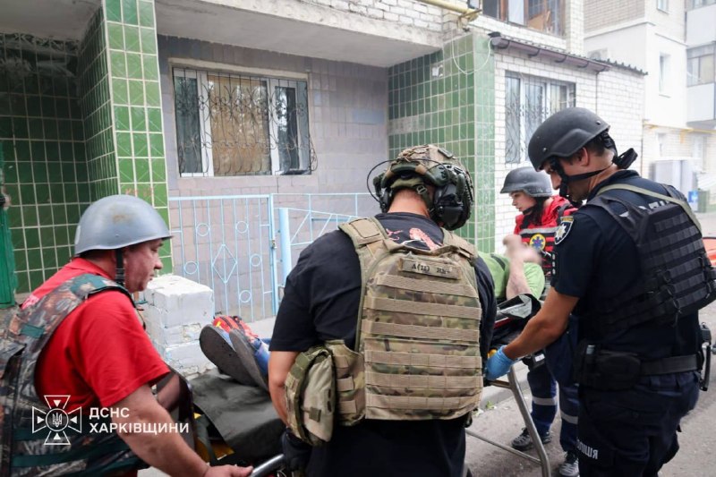 Поки наші підрозділи рятують постраждалих від нічного обстрілу, росіяни запускають нові ракети й дрони по регіонах України Поки наші підрозділи рятують постраждалих від нічного обстрілу, росіяни запускають нові ракети й дрони по регіонах України