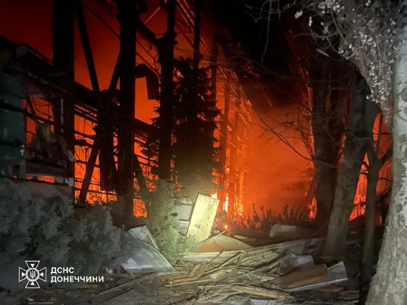 ❗Авіаудар по Дружківці: рятувальники ліквідували наслідки російської атаки ⤵️ ❗Авіаудар по Дружківці: рятувальники ліквідували наслідки російської атаки ⤵️