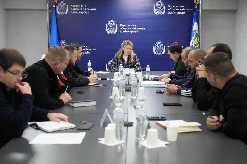 На Херсонщині продовжують укріплювати логістичні маршрути, щоб зменшити ризики атак російських БпЛА. На Херсонщині продовжують укріплювати логістичні маршрути, щоб зменшити ризики атак російських БпЛА.