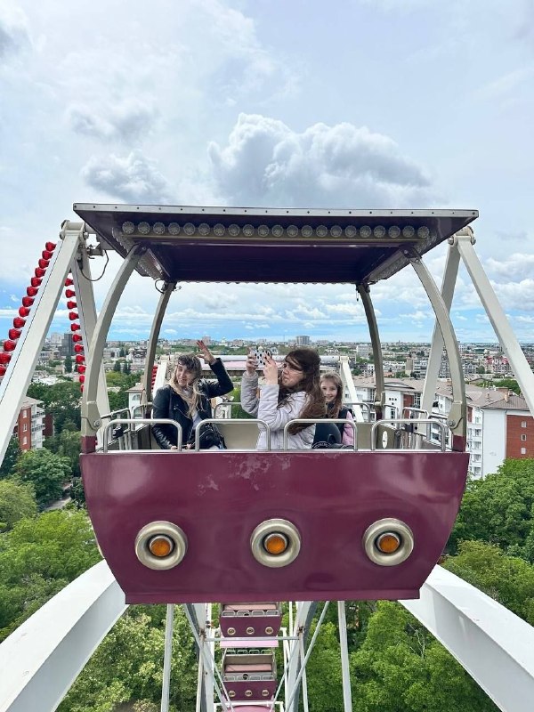 Юні представники Херсонщини відвідали фестиваль для дітей та родин KIDS FEST на Мушлі «Маленькі Юні представники Херсонщини відвідали фестиваль для дітей та родин KIDS FEST на Мушлі «Маленькі