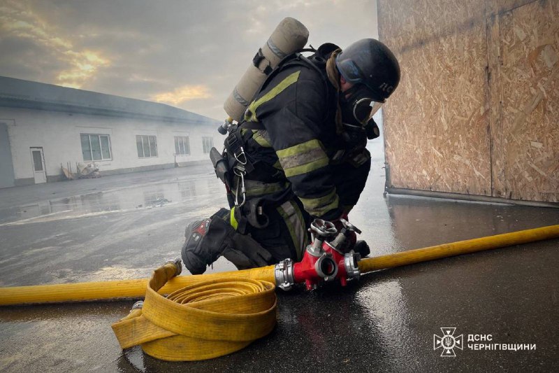 Усю ніч Чернігівщина була під атакою ворога. За минулу добу 39 обстрілів. 70 вибухів Усю ніч Чернігівщина була під атакою ворога. За минулу добу 39 обстрілів. 70 вибухів