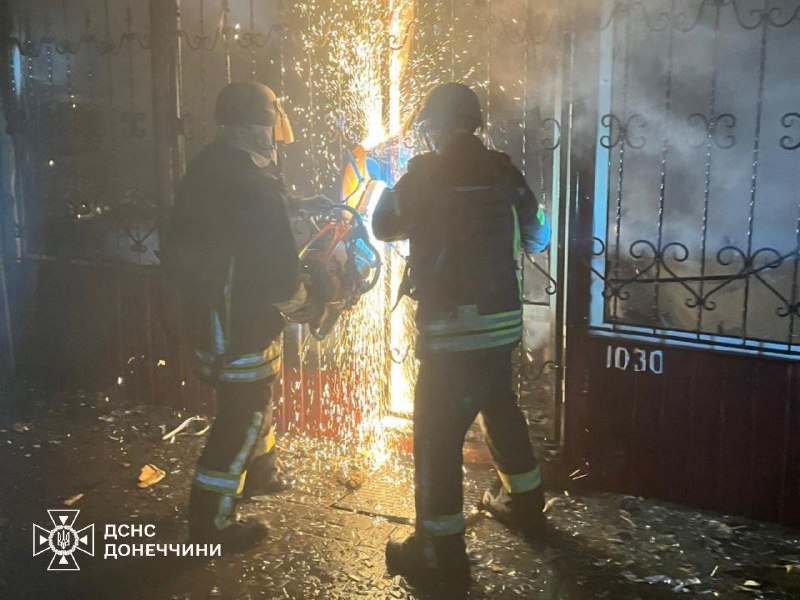 🔴 Вчора ввечері росіяни обстріляли Краматорськ на Донеччині: виникла пожежа на території підприємства 🔴 Вчора ввечері росіяни обстріляли Краматорськ на Донеччині: виникла пожежа на території підприємства
