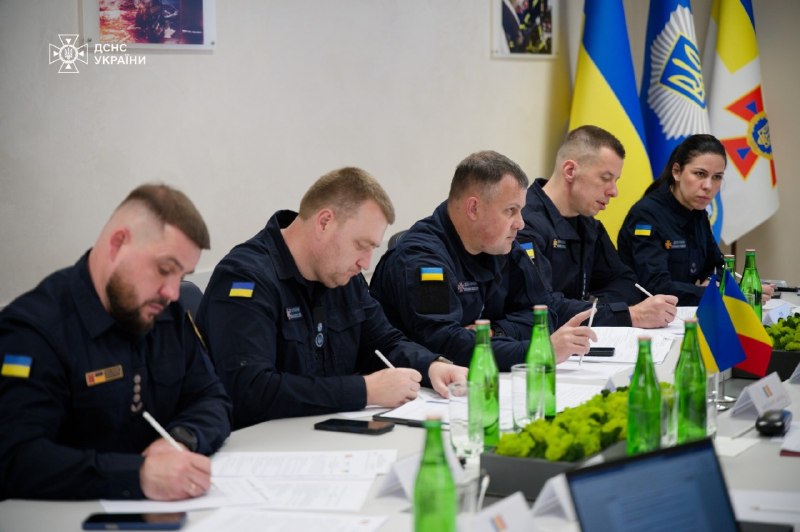 У Чернівцях відбулася двостороння зустріч представників Державної служби України з надзвичайних ситуацій та Міністерства внутрішніх справ Румунії У Чернівцях відбулася двостороння зустріч представників Державної служби України з надзвичайних ситуацій та Міністерства внутрішніх справ Румунії