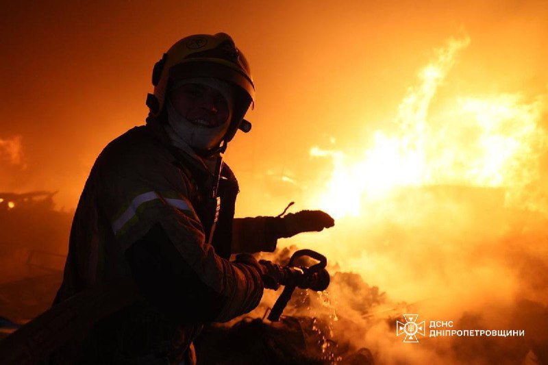 Ніч була важкою.
росія знову била по цивільній інфраструктурі дронами та ракетами. Ніч була важкою.
росія знову била по цивільній інфраструктурі дронами та ракетами.