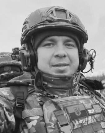 Щоденно о 9 годині – загальнонаціональна хвилина мовчання. Зупиніться, де б ви не були Щоденно о 9 годині – загальнонаціональна хвилина мовчання. Зупиніться, де б ви не були