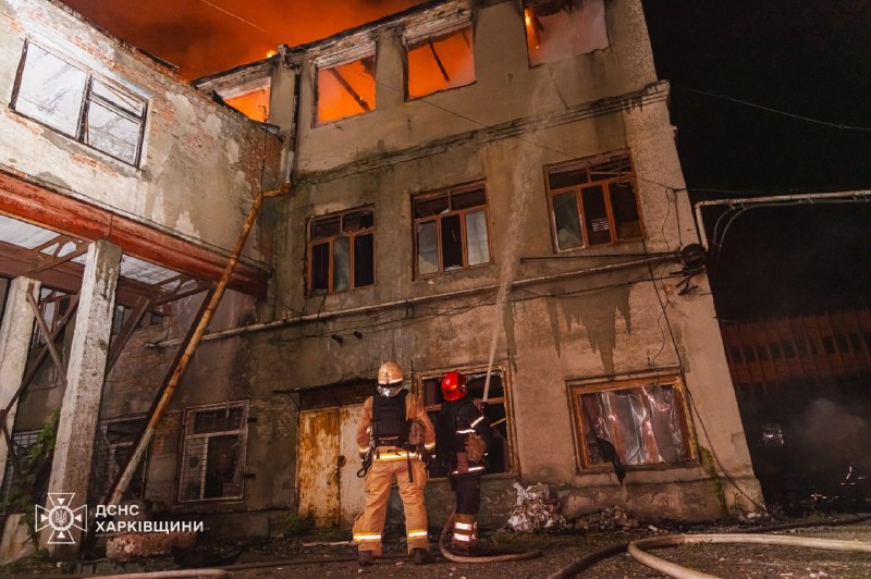 UPD: Пожежу ліквідовано на підприємстві у Холодногірському районі після російської атаки. UPD: Пожежу ліквідовано на підприємстві у Холодногірському районі після російської атаки.