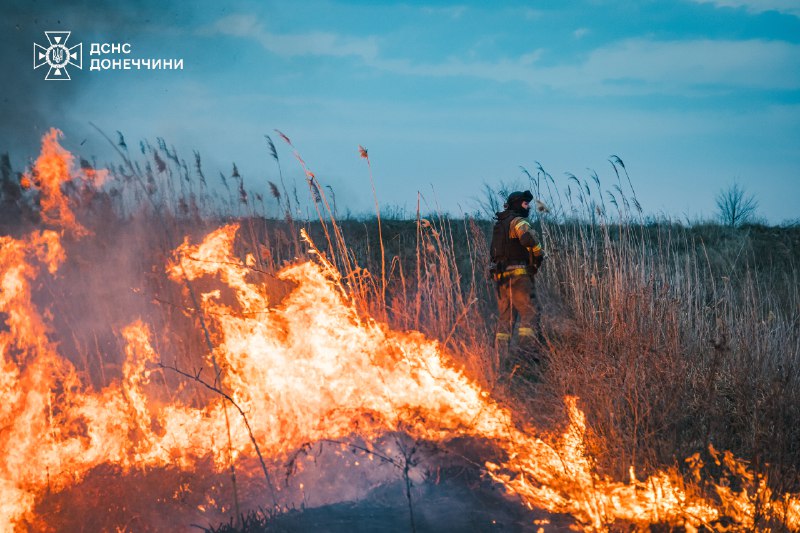 🔥росіяни обстріляли Донеччину!
На околицях селища Ярова Краматорського району спалахнули численні осередки пожежі 🔥росіяни обстріляли Донеччину!
На околицях селища Ярова Краматорського району спалахнули численні осередки пожежі