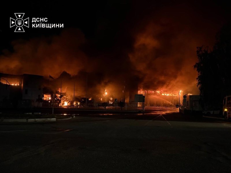 Цієї ночі в Кам’янському на Дніпровщині росіяни вдарили по цивільному підприємству Цієї ночі в Кам’янському на Дніпровщині росіяни вдарили по цивільному підприємству