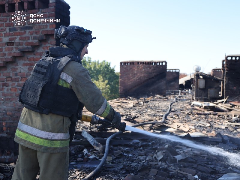 #Донеччина: російські війська обстріляли житловий сектор
Ворог 30 разів атакував Донеччину #Донеччина: російські війська обстріляли житловий сектор
Ворог 30 разів атакував Донеччину