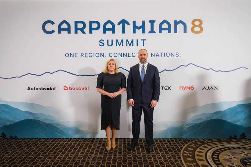 🔹Беру участь у першому Карпатському саміті, який стартував під головуванням Президента України Володимира Зеленського. 🔹Беру участь у першому Карпатському саміті, який стартував під головуванням Президента України Володимира Зеленського.