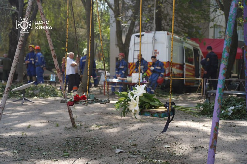 💔Сьогодні Київ схиляє голову у скорботі у пам’ять про загиблих внаслідок російського удару в ніч на 17 червня 💔Сьогодні Київ схиляє голову у скорботі у пам’ять про загиблих внаслідок російського удару в ніч на 17 червня
