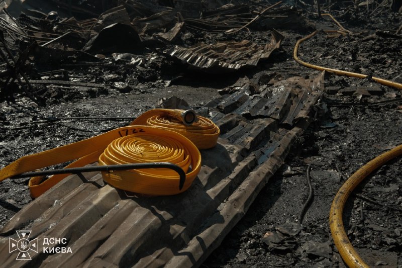 UPD | Київ: в Оболонському районі міста триває ліквідація наслідків російського обстрілу
Пожежі, спричинені атакою, ліквідували ще зранку UPD | Київ: в Оболонському районі міста триває ліквідація наслідків російського обстрілу
Пожежі, спричинені атакою, ліквідували ще зранку