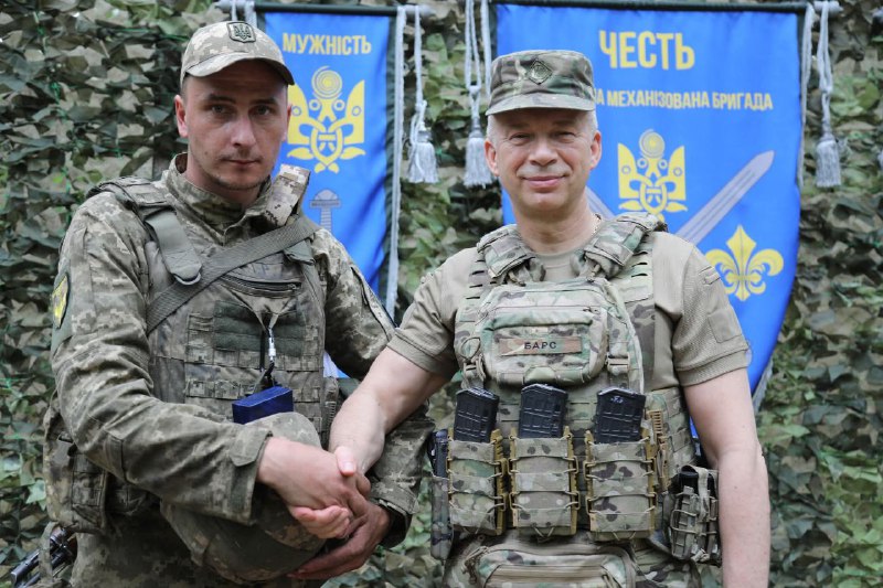 Захисника зі Львова нагородили почесною відзнакою «Золотий хрест».
🇺🇦 Молодший сержант Ігор Ковальський... Захисника зі Львова нагородили почесною відзнакою «Золотий хрест».
🇺🇦 Молодший сержант Ігор Ковальський...