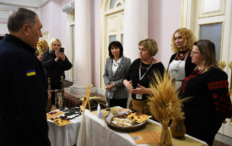 Завжди радий спілкуванню з талановитими, творчими та креативними представниками культурної спільноти Кіровоградщини. Завжди радий спілкуванню з талановитими, творчими та креативними представниками культурної спільноти Кіровоградщини.