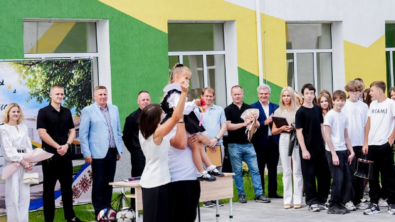 Привітав школярів Малинського ліцею №2 зі святом Першого дзвоника та початком нового навчального року Привітав школярів Малинського ліцею №2 зі святом Першого дзвоника та початком нового навчального року