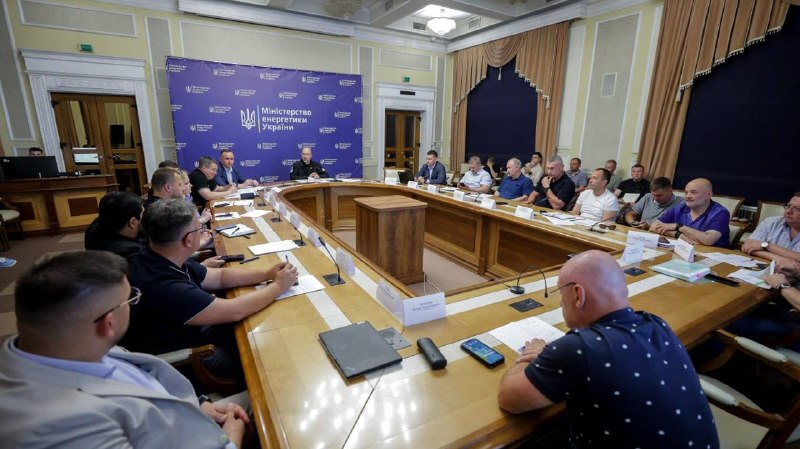 Провели засідання Штабу.
🔹 Аномальна спека та постійні російські обстріли створюють колосальне навантаження на нашу енергосистему Провели засідання Штабу.
🔹 Аномальна спека та постійні російські обстріли створюють колосальне навантаження на нашу енергосистему